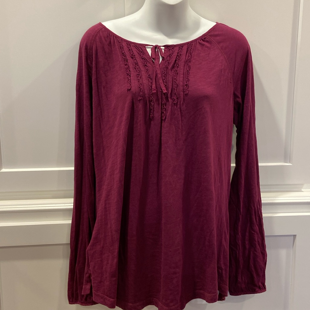 Beautiful Eddie Bauer Shirt With Chest Detailing